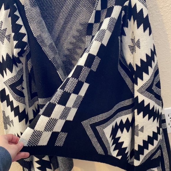 Knit Cardigan Geometric design - Picture 3 of 7